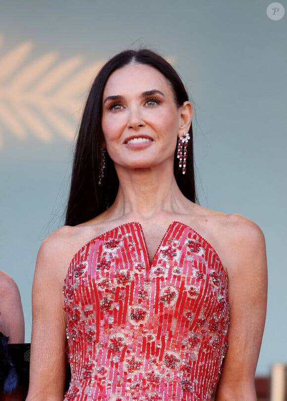 Après 27 ans d'absence, l'actrice a monté les marches du palais des festivals

Demi Moore - Montée des marches du film " Kinds of Kindness " lors du 77ème Festival International du Film de Cannes, au Palais des Festivals à Cannes. Le 17 mai 2024 © Jacovides-Moreau / Bestimage