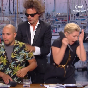 Anne-Elisabeth Lemoine effrayée par une bagarre entre Bertrand Chameroy et un inconnu, dans "C à vous", le 21 mai 2024, sur France 5