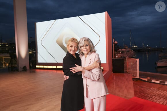 Exclusif - Anne-Elisabeth Lemoine et Jane Fonda sur le plateau de l'émission "C à vous" lors du 77ème Festival International du Film de Cannes. Le 14 mai 2024 © Jack Tribeca / Bestimage 