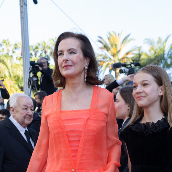 Carole Bouquet et sa petite-fille Darya Rassam - Montée des marches du film " Le comte de Monte-Cristo " lors du 77ème Festival International du Film de Cannes, au Palais des Festivals à Cannes. Le 22 mai 2024 © Olivier Borde / Bestimage 