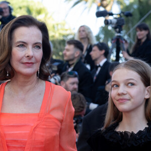 Carole Bouquet et sa petite-fille Darya Rassam - Montée des marches du film " Le comte de Monte-Cristo " lors du 77ème Festival International du Film de Cannes, au Palais des Festivals à Cannes. Le 22 mai 2024 © Olivier Borde / Bestimage 