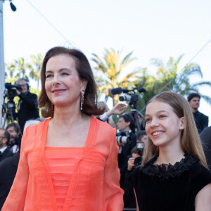 Carole Bouquet et Darya, fille de Dimitri Rassam et Masha Novoselova, ont soutenu le cinéaste
Carole Bouquet et sa petite-fille Darya Rassam - Montée des marches du film " Le comte de Monte-Cristo " lors du 77ème Festival International du Film de Cannes, au Palais des Festivals à Cannes. Le 22 mai 2024 © Olivier Borde / Bestimage