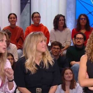 Enora Malagré est également chroniqueuse pour Ophélie Meunier dans "La Grande semaine" sur M6
Ophélie Meunier et Enora Malagré sur le plateau de "Quotidien"