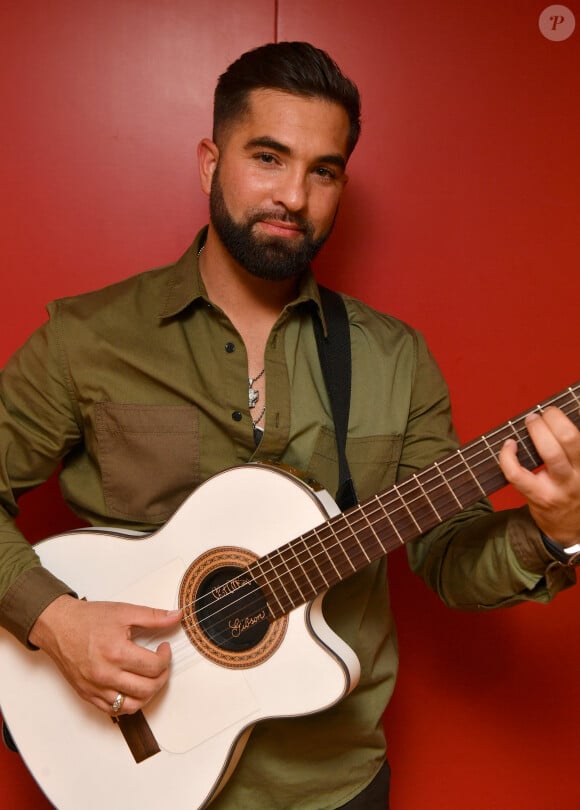 Exclusif - Kendji Girac - Backstage - Enregistrement de l'émission "La fête de la Chanson française" à Paris, diffusée le 29 novembre sur France 2. Le 7 novembre 2022 © Cyril Moreau-Veeren / Bestimage