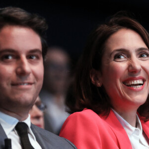 Le premier ministre, Gabriel Attal et Valérie Hayer, tête de liste de la majorité Renaissance pour les élections européennes lors du meeting " Besoin d'Europe" à la maison de la mutualité, le 7 mai 2024. © Stéphane Lemouton / Bestimage