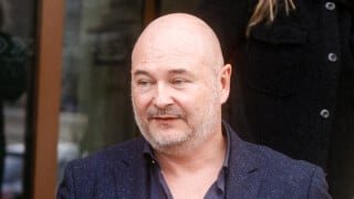 Cauet mis en examen pour viols et agression sexuelle sur 4 femmes, il est soumis à une lourde caution, l'affaire bascule