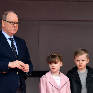 Le prince Albert II de Monaco, la princesse Charlene et leurs enfants la princesse Gabriella et le prince héréditaire Jacques ont assisté au Monaco E-Prix 2024, le 27 avril 2024. © Bruno Bebert/Bestimage