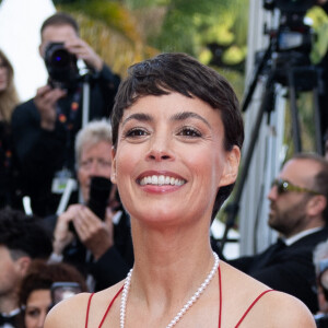 La star signait des autographes lorsqu'elle s'est mise à courir.
Bérénice Bejo - Montée des marches du film " La plus précieuse des marchandises " lors du 77ème Festival International du Film de Cannes, au Palais des Festivals à Cannes. Le 24 mai 2024 © Olivier Borde / Bestimage 