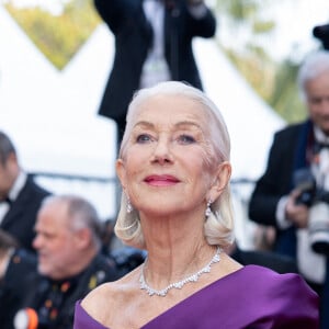 Helen Mirren - Montée des marches du film " La plus précieuse des marchandises " lors du 77ème Festival International du Film de Cannes, au Palais des Festivals à Cannes. Le 24 mai 2024 © Olivier Borde / Bestimage