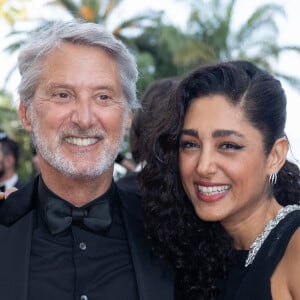 Antoine de Caunes, Golshifteh Farahani - Montée des marches du film " La plus précieuse des marchandises " lors du 77ème Festival International du Film de Cannes, au Palais des Festivals à Cannes. Le 24 mai 2024 © Olivier Borde / Bestimage 