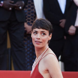 Bérénice Bejo - Montée des marches du film " La plus précieuse des marchandises " lors du 77ème Festival International du Film de Cannes, au Palais des Festivals à Cannes. Le 24 mai 2024 © Jacovides-Moreau / Bestimage 