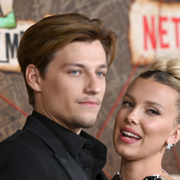 A seulement 20 ans, Millie Bobby Brown a épousé Jake Bongiovi, 22 ans.
Jake Bongiovi et Millie Bobby Brown assistent à la première mondiale de "Enola Holmes 2", au Paris Theater, New York City, 27 octobre 2022. Anthony Behar/SPUS/ABACAPRESS.COM