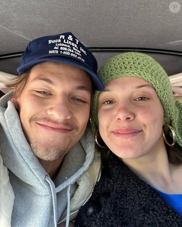 Les deux tourtereaux se sont fiancés en avril 2023, et viennent de franchir une nouvelle étape...
Millie Bobby Brown et Jake Bongiovi sur Instagram.