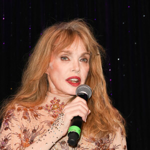 Exclusif - Arielle Dombasle - Arielle Dombasle en showcase pour la promotion du lancement de l'album "Iconics" au Boeuf sur le Toit à Paris le 15 mai 2024. © Coadic Guirec/Bestimage 