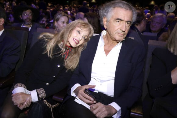 Bernard-Henri Levy avec sa femme Arielle Dombasle - La grande conférence du collectif agirensemble présente "Solitude d'Israël", le livre de Bernard-Henri Lévy à la salle Pleyel à Paris le 19 mars 2024. © Cédric Perrin / Bestimage 