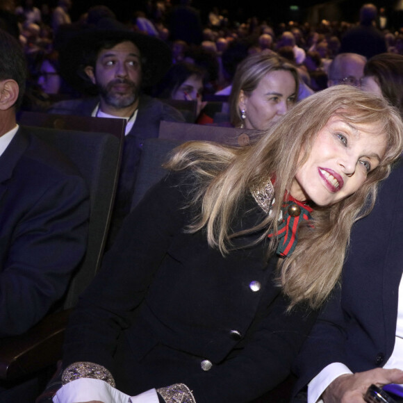 Bernard-Henri Levy avec sa femme Arielle Dombasle - La grande conférence du collectif agirensemble présente "Solitude d'Israël", le livre de Bernard-Henri Lévy à la salle Pleyel à Paris le 19 mars 2024. © Cédric Perrin / Bestimage 