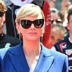 Charlene de Monaco éblouissante en bleu, elle brille aux côtés d'Albert de Monaco émue après la victoire de Charles Leclerc