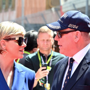 La princesse Charlène de Monaco et le prince Albert II de Monaco pendant les hymnes lors du Grand Prix de Formule 1 (F1) de Monaco, le 26 mai 2024. © Bruno Bebert/Bestimage