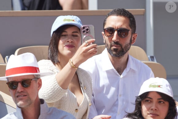 Jimmy Mohamed et sa femme Souailla - Célébrités dans les tribunes des Internationaux de France de tennis de Roland Garros 2024 à Paris le 26 mai 2024. © Moreau-Jacovides/Bestimage