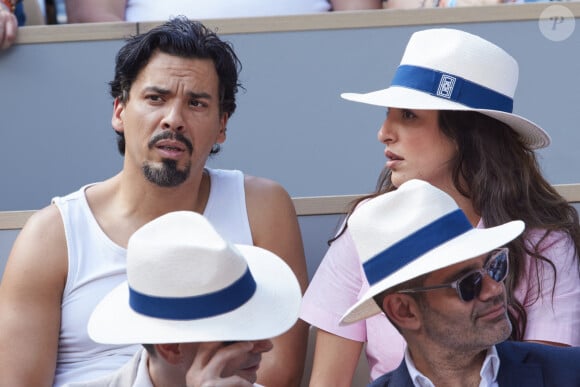 Tewfik Jallab et Lou Elsener - Célébrités dans les tribunes des Internationaux de France de tennis de Roland Garros 2024 à Paris le 26 mai 2024. © Moreau-Jacovides/Bestimage