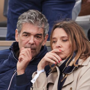 Xavier de Moulins et sa femme Anaïs Bouton - Célébrités dans les tribunes des Internationaux de France de tennis de Roland Garros 2024 à Paris le 26 mai 2024. © Moreau-Jacovides/Bestimage 