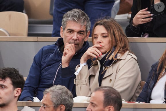 Xavier de Moulins et sa femme Anaïs Bouton - Célébrités dans les tribunes des Internationaux de France de tennis de Roland Garros 2024 à Paris le 26 mai 2024. © Moreau-Jacovides/Bestimage 