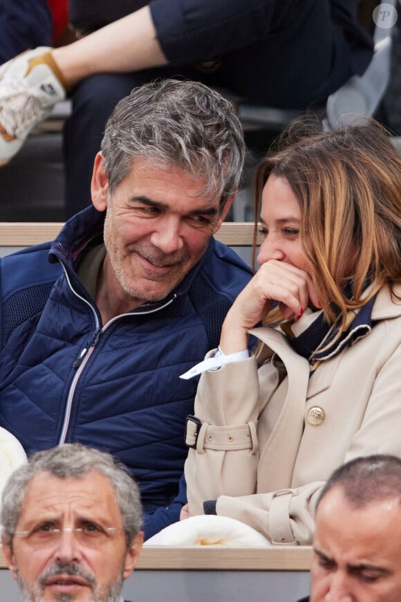 Xavier de Moulins et sa femme Anaïs Bouton - Célébrités dans les tribunes des Internationaux de France de tennis de Roland Garros 2024 à Paris le 26 mai 2024. © Moreau-Jacovides/Bestimage 