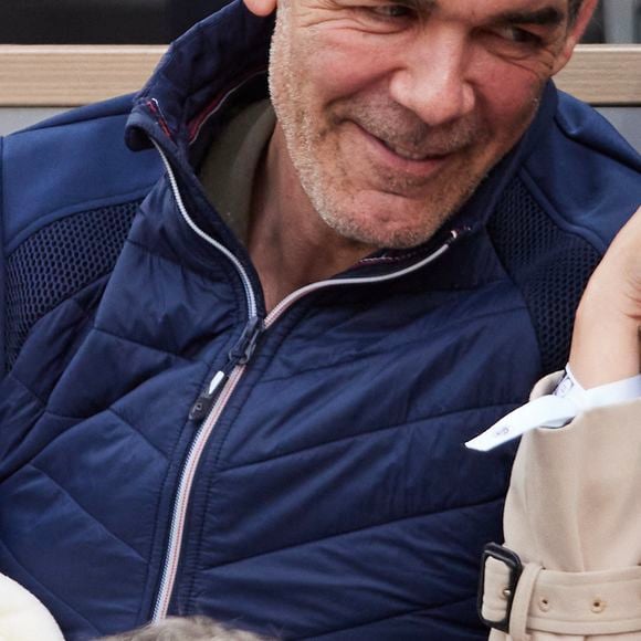 Xavier de Moulins et sa femme Anaïs Bouton - Célébrités dans les tribunes des Internationaux de France de tennis de Roland Garros 2024 à Paris le 26 mai 2024. © Moreau-Jacovides/Bestimage 