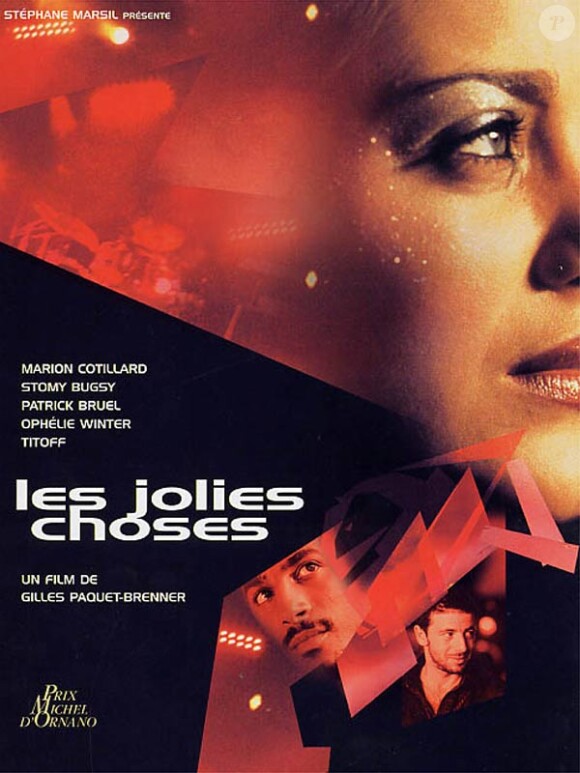 En 2000, Marion Cotillard interprétait la chanson Fille de joie, devant une foule en délire, dans le film Les Jolies Choses.