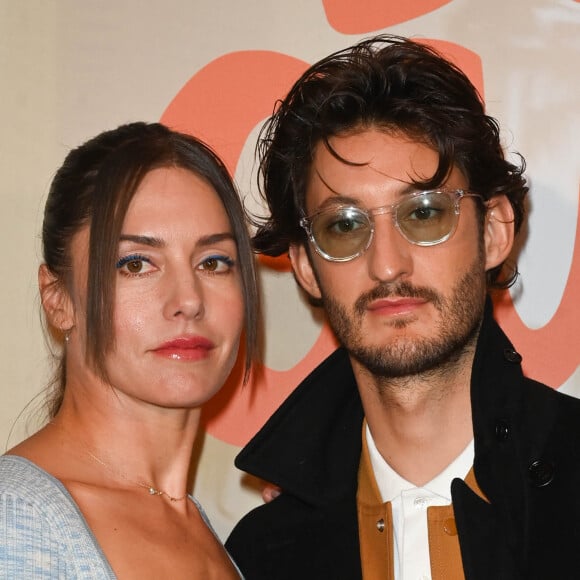 Le couple a notamment des poules, des lapins, des âne, des chiens, des chats et des tortues
 
Natasha Andrews et son mari Pierre Niney - Avant-première du film "Les Bad Guys" au cinéma Publicis à Paris. Le 1er avril 2022 © Coadic Guirec / Bestimage