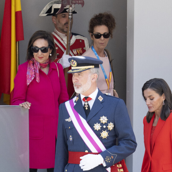 Le roi Felipe VI et la reine Letizia d'Espagne, assistent au défilé militaire à l'occasion de la Journée des forces armées à Oviedo, le 25 mai 2024. L'événement consiste en un hommage au drapeau et aux morts lors d'un défilé terrestre. Défilé de six groupes : Garde Royale, Bataillon de Marines, Escadron Aérien, Groupement de l'UME et de la Garde Civile, Groupement du Régiment Prince, Sapeurs de Montagne et Parachutistes et Groupement de la Légion et des Réguliers, ferme la cavalerie de la Garde Royale et du Sabre Escadron de la Garde Civile.