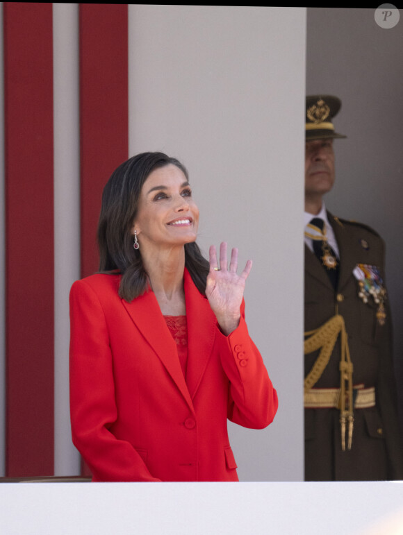 Le roi Felipe VI et la reine Letizia d'Espagne, assistent au défilé militaire à l'occasion de la Journée des forces armées à Oviedo, le 25 mai 2024. L'événement consiste en un hommage au drapeau et aux morts lors d'un défilé terrestre. Défilé de six groupes : Garde Royale, Bataillon de Marines, Escadron Aérien, Groupement de l'UME et de la Garde Civile, Groupement du Régiment Prince, Sapeurs de Montagne et Parachutistes et Groupement de la Légion et des Réguliers, ferme la cavalerie de la Garde Royale et du Sabre Escadron de la Garde Civile.