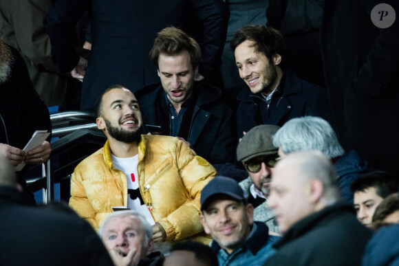 Oli (Olivio Ordonez), Vianney, Medi Sadoun, Kad Merad, Luis Fernandez dans les tribunes lors du match de Ligue 1 "PSG - OM (4-0)" au Parc des Princes, le 27 octobre 2019. © Cyril Moreau/Bestimage