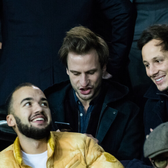 Oli (Olivio Ordonez), Vianney, Medi Sadoun, Kad Merad, Luis Fernandez dans les tribunes lors du match de Ligue 1 "PSG - OM (4-0)" au Parc des Princes, le 27 octobre 2019. © Cyril Moreau/Bestimage