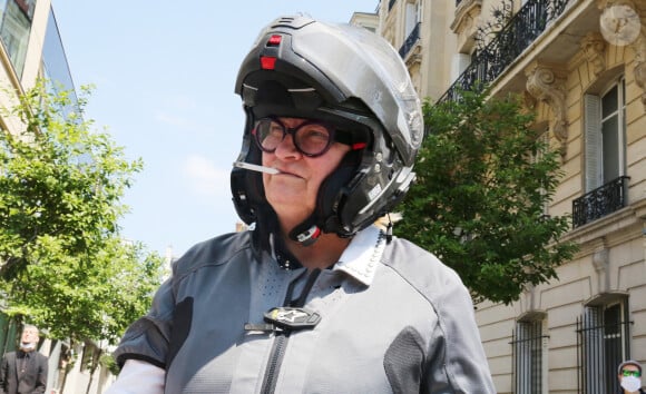 "Bienvenue aux JO", conclut-elle
 
Christine Bravo quitte les studios de RTL à Paris, France, le 10 juin 2021. © Panoramic/Bestimage