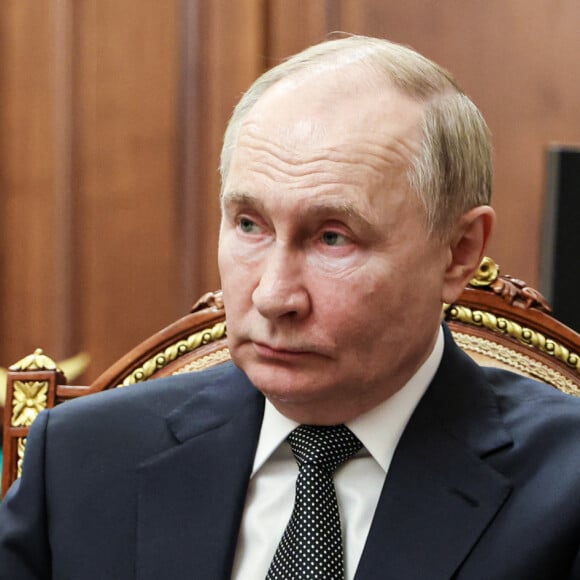 Vladimir Poutine est le dirigeant emblématique de la Russie depuis déjà plusieurs décennies
Le président russe Vladimir Poutine et Denis Pasler, gouverneur de la région d'Orenbourg, s'entretiennent au Kremlin à Moscou.