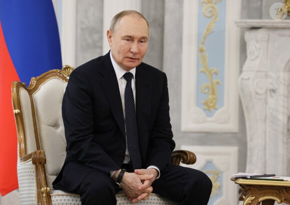 Le président russe Vladimir Poutine reçu par son homologue biélorusse Alexandre Loukachenko à Minsk, le 24 mai 2024. 