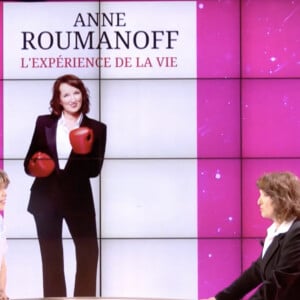 Première émission "Les Grands du Rire" présentée par Bernard Montiel et Isabelle Morizet et diffusée le 1er juin sur C8 avec comme invitée Anne Roumanoff.