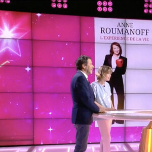 Première émission "Les Grands du Rire" présentée par Bernard Montiel et Isabelle Morizet et diffusée le 1er juin sur C8 avec comme invitée Anne Roumanoff.