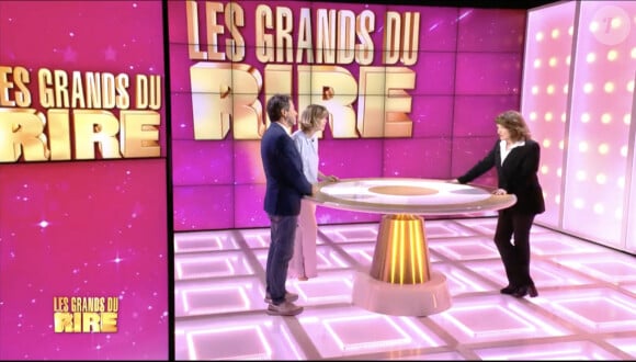 Première émission "Les Grands du Rire" présentée par Bernard Montiel et Isabelle Morizet et diffusée le 1er juin sur C8 avec comme invitée Anne Roumanoff.