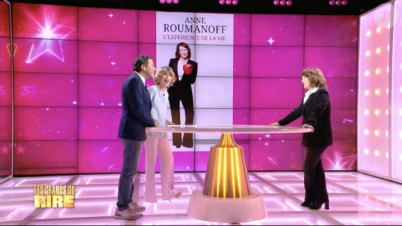 Première émission "Les Grands du Rire" présentée par Bernard Montiel et Isabelle Morizet et diffusée le 1er juin sur C8 avec comme invitée Anne Roumanoff.