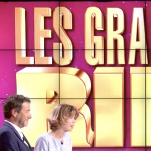 Première émission "Les Grands du Rire" présentée par Bernard Montiel et Isabelle Morizet et diffusée le 1er juin sur C8 avec comme invitée Anne Roumanoff.