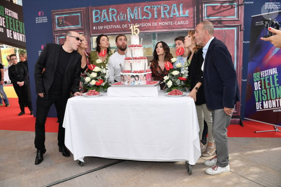 Les acteurs français Rebecca Hampton, Pierre Martot, Pauline Bression, Marwan Berreni, Fabienne Carat, Grant Lawrens, Léa Francois et Serge Dupire posent lors d'un photocall pour le 15e anniversaire de l'émission "Plus belle la vie" dans le cadre du 59e Festival de télévision de Monte-Carlo, le 16 juin 2019. David Niviere/ABACAPRESS.COM