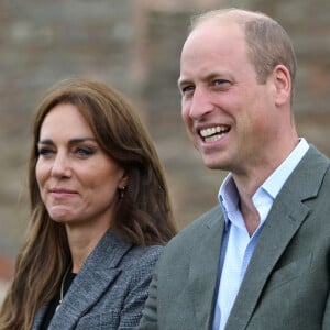 Actuellement en plein traitement depuis qu'elle a annoncé être atteinte d'un cancer, Kate Middleton, en retrait, peut compter sur le soutien de ses proches dont William
Le prince William et la princesse Kate (Middleton) de Galles en visite à l'association caritative We Are Farming Minds à Kings Pitt Farm à Hereford.