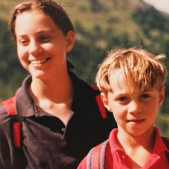 Et celui de son petit frère James ! Ce 1er juin 2024, il a d'ailleurs partagé plusieurs instants précieux passés avec sa femme Alizée, leur fils Inigo et leurs toutous
James Middleton, Instagram