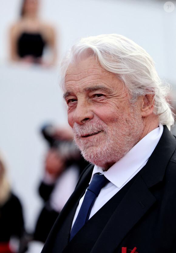 Jacques Weber à la montée des marches du film " Broker (Les bonnes étoiles) " lors du 75ème Festival International du Film de Cannes. Le 26 mai 2022 © Dominique Jacovides / Bestimage