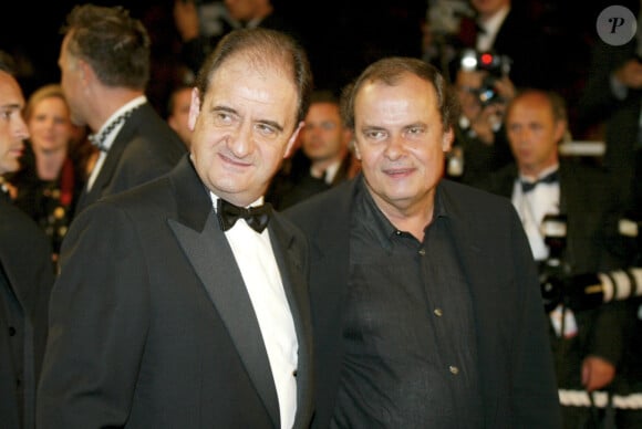 En France, à Cannes lors de la montée des marches du film Irreversible, lors du 55 ème FESTIVAL INTERNATIONAL DU FILM DE CANNES 2002, Pierre Lescure et Alain De Greef le 24 mai 2002.