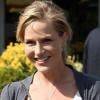 Julie Benz de Dexter et Desperate Housewives se promène avec son ami à Los Angeles le 20 mars 2010