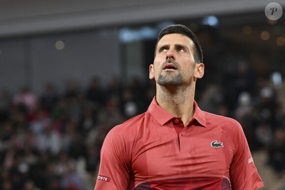 Novak Djokovic (SRB) Vs Roberto Carballes Baena (ESP) lors du deuxième tour hommes des Internationaux de France de Tennis de Roland Garros 2024 à Paris, France, le 30 mai 2024. © Michael Baucher/Panoramic/Bestimage