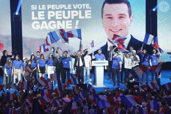 C'est la question que l'on se pose ici.
Marine Le Pen et Jordan Bardella - Meeting du Rassemblement National pour les élections européennes à Paris. Le 2 juin 2024 © Jonathan Rebboah / Panoramic / Bestimage